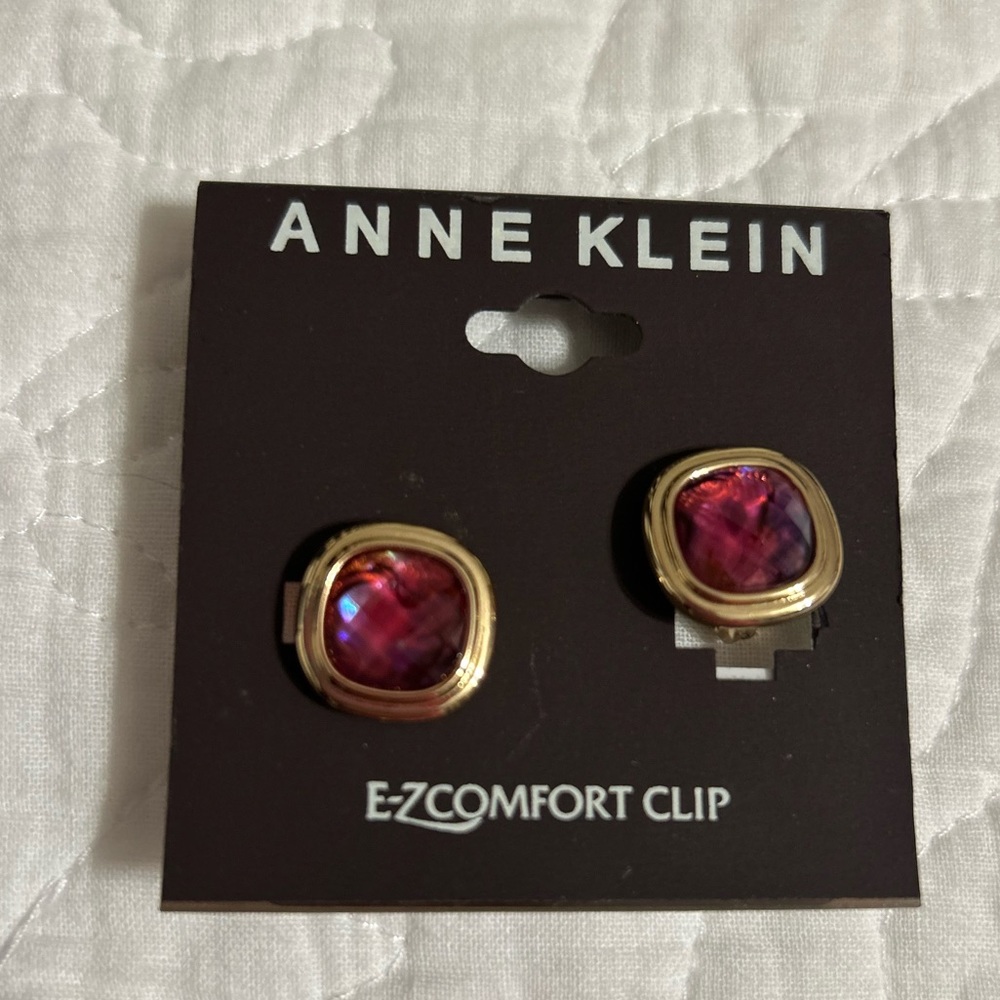 Pink /wine color cup earrings.